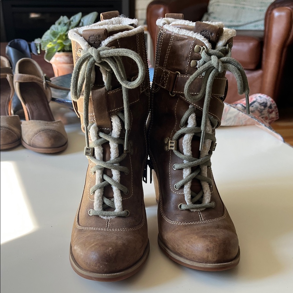 Timberland Brown Lace-Up Boots with Shearling